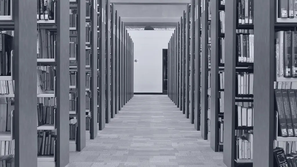 A long aisle between library shelves